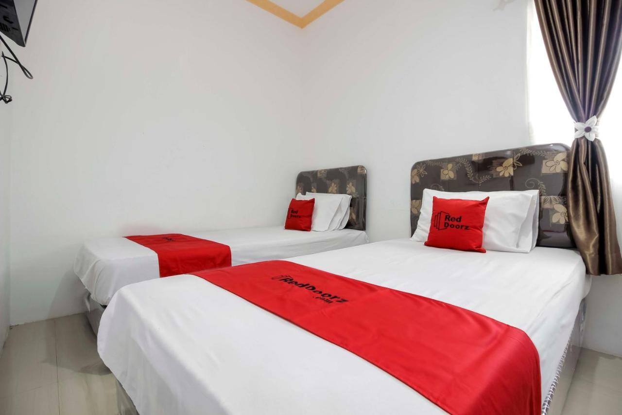 Reddoorz Near Sam Ratulangi Airport Manado Hotel Buitenkant foto